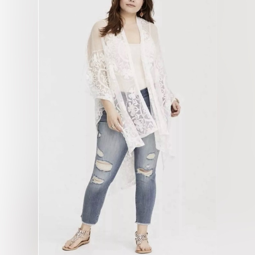 TORRID Ivory Lace Scalloped Edge Ruana Duster Kimono size One Size